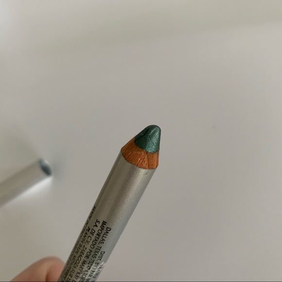 Mary Kay bundle: Starry sheer lip gloss & jade mint eye colour stick - Picture 10 of 12